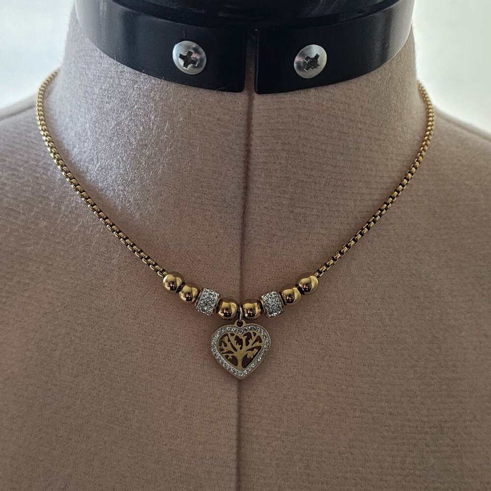 Gorgeous Heart-Shaped Tree of Life Necklace